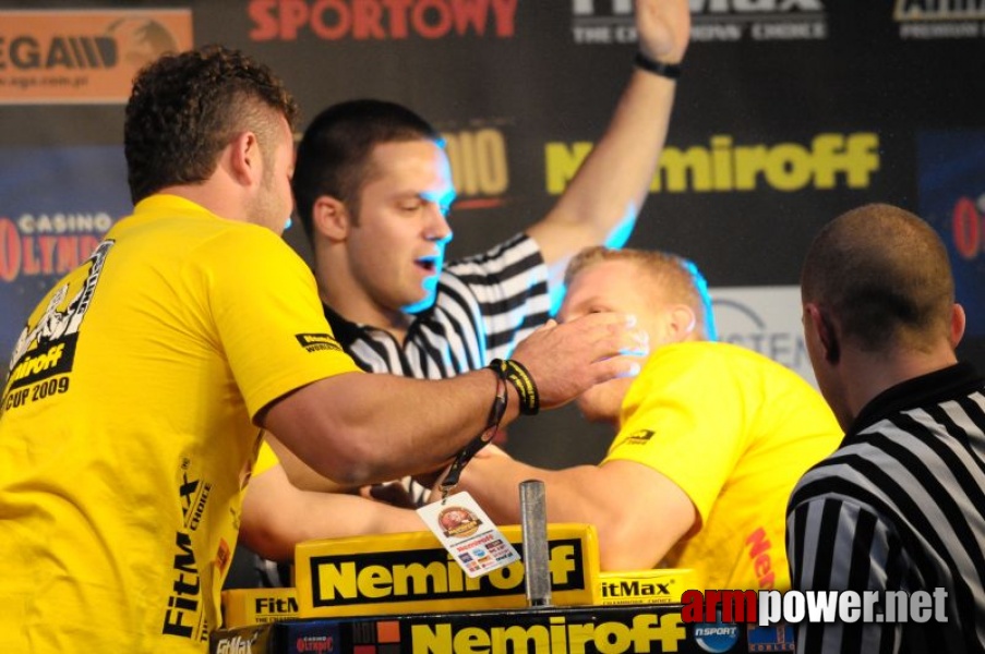 Nemiroff 2009 - Day 1 - Left hand # Siłowanie na ręce # Armwrestling # Armpower.net