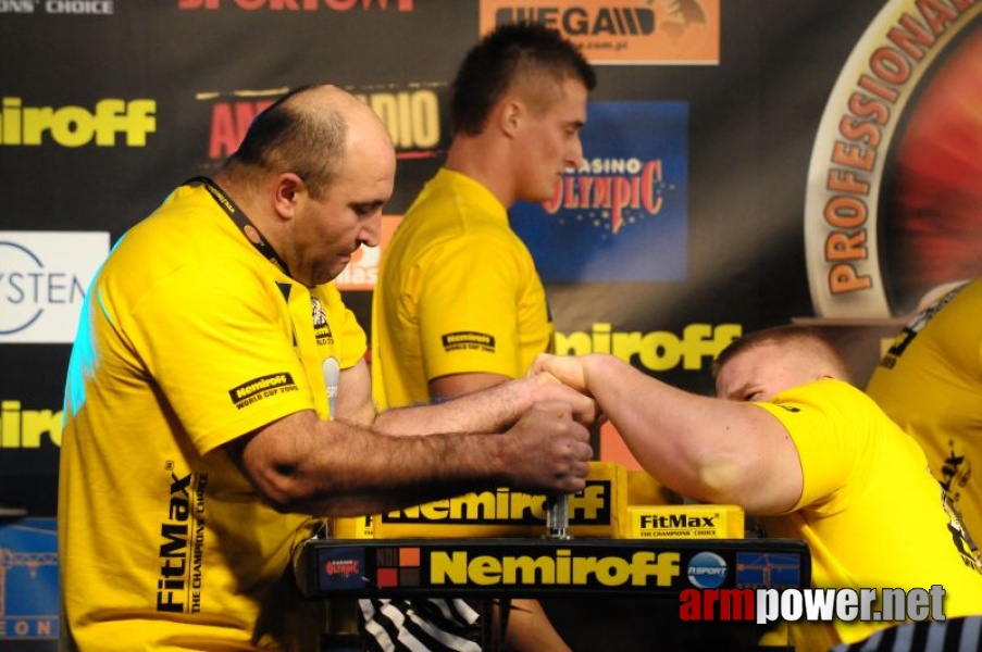 Nemiroff 2009 - Day 1 - Left hand # Siłowanie na ręce # Armwrestling # Armpower.net