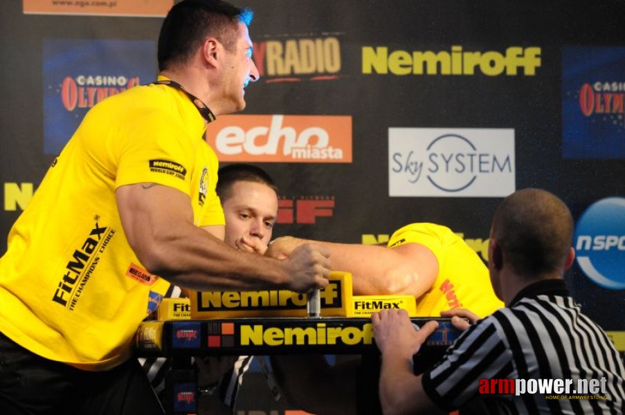 Nemiroff 2009 - Day 1 - Left hand # Siłowanie na ręce # Armwrestling # Armpower.net