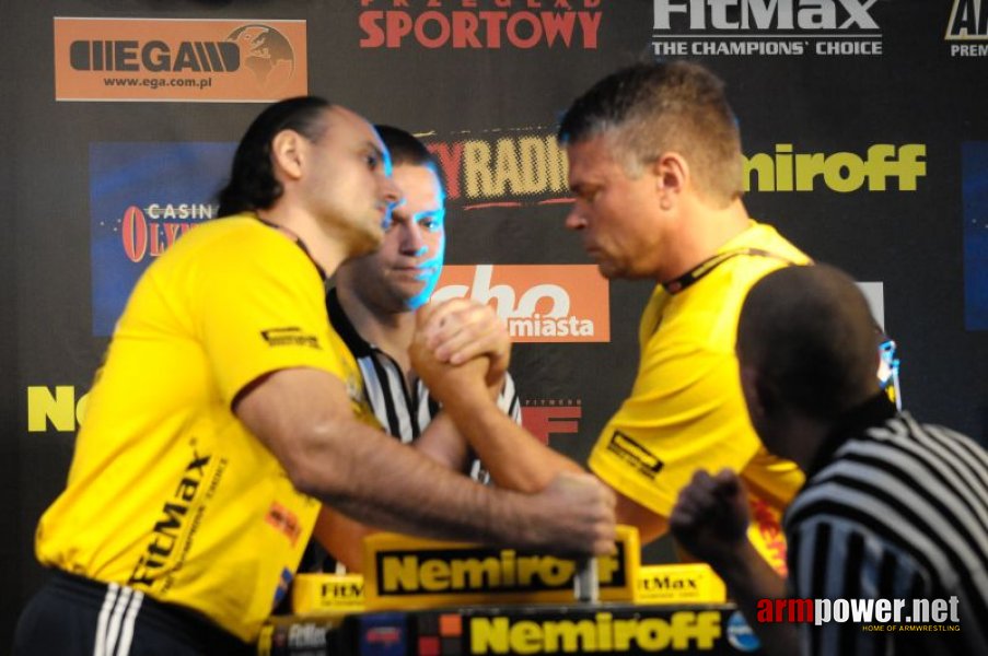 Nemiroff 2009 - Day 1 - Left hand # Siłowanie na ręce # Armwrestling # Armpower.net