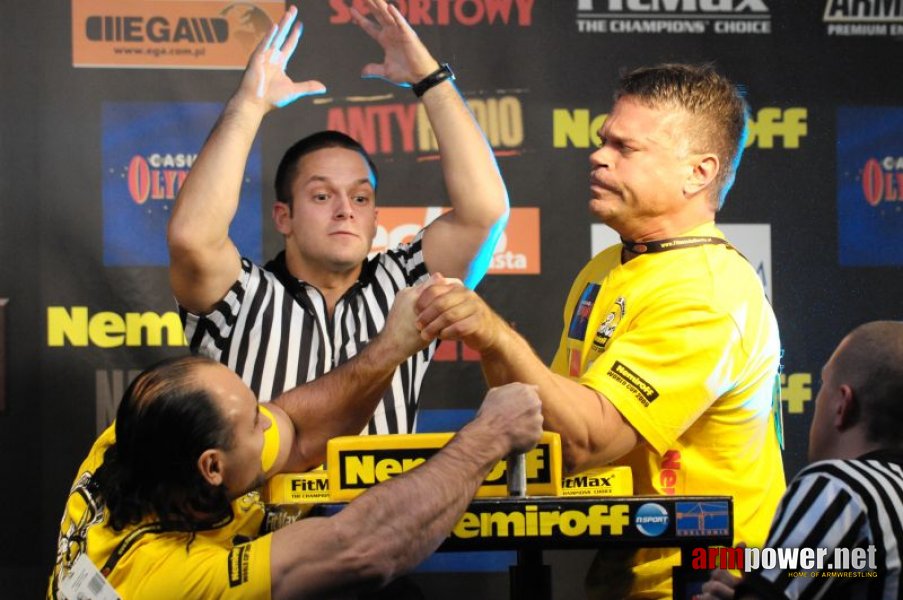 Nemiroff 2009 - Day 1 - Left hand # Siłowanie na ręce # Armwrestling # Armpower.net