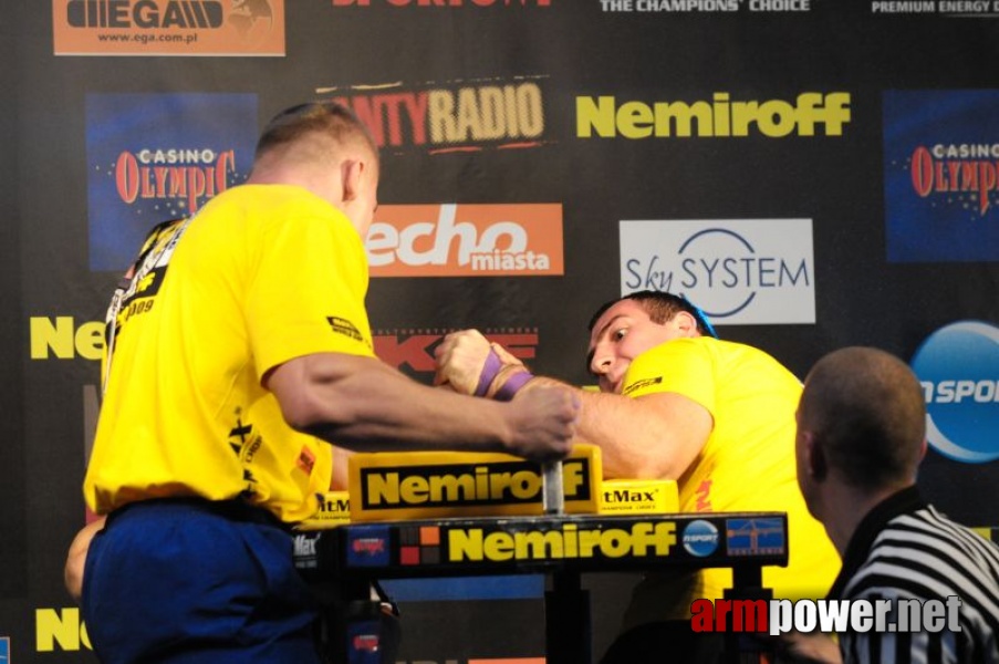 Nemiroff 2009 - Day 1 - Left hand # Siłowanie na ręce # Armwrestling # Armpower.net