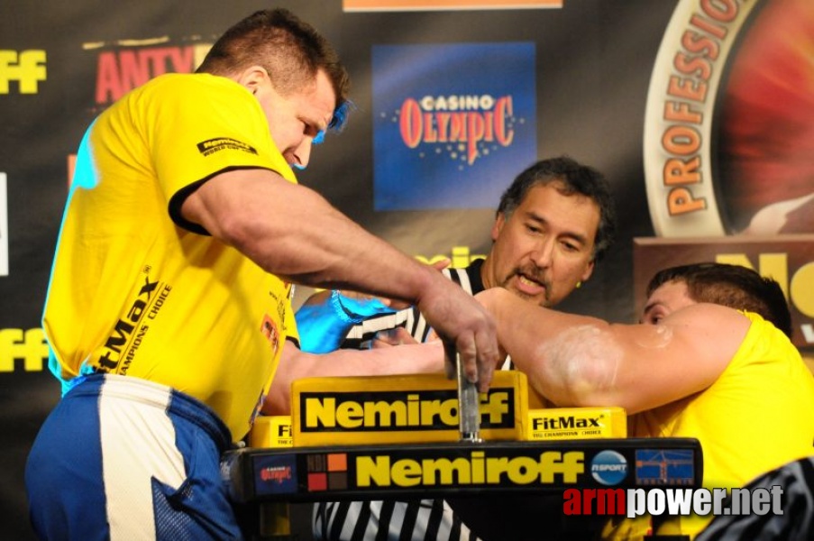 Nemiroff 2009 - Day 1 - Left hand # Siłowanie na ręce # Armwrestling # Armpower.net