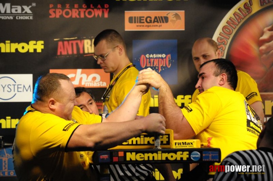 Nemiroff 2009 - Day 1 - Left hand # Siłowanie na ręce # Armwrestling # Armpower.net