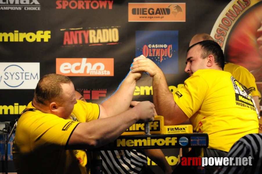 Nemiroff 2009 - Day 1 - Left hand # Siłowanie na ręce # Armwrestling # Armpower.net