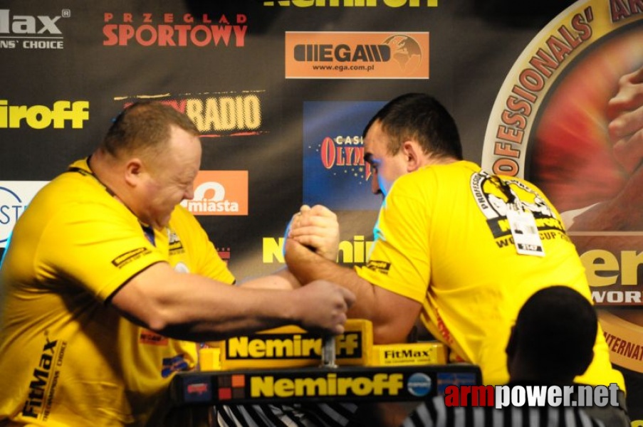 Nemiroff 2009 - Day 1 - Left hand # Siłowanie na ręce # Armwrestling # Armpower.net