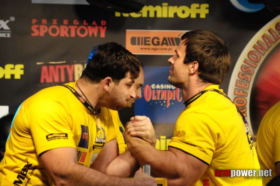 Nemiroff 2009 - Day 1 - Left hand # Siłowanie na ręce # Armwrestling # Armpower.net