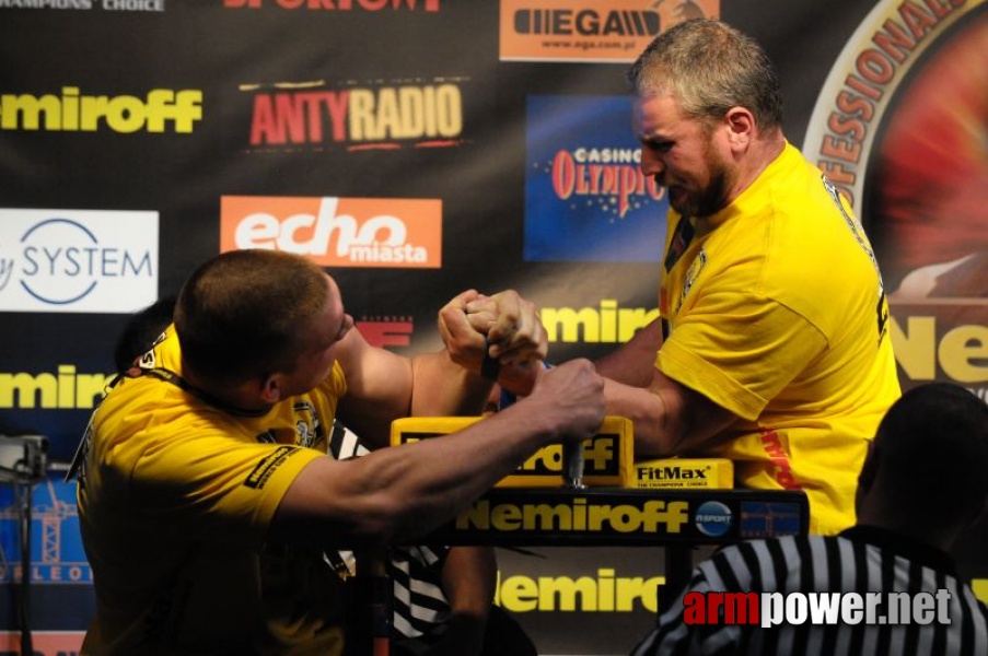 Nemiroff 2009 - Day 1 - Left hand # Siłowanie na ręce # Armwrestling # Armpower.net