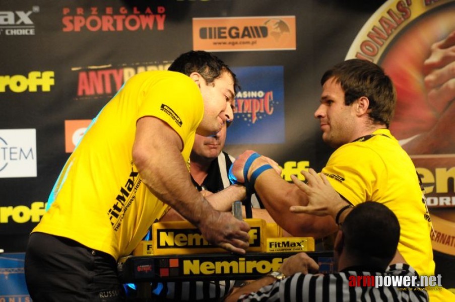 Nemiroff 2009 - Day 1 - Left hand # Siłowanie na ręce # Armwrestling # Armpower.net