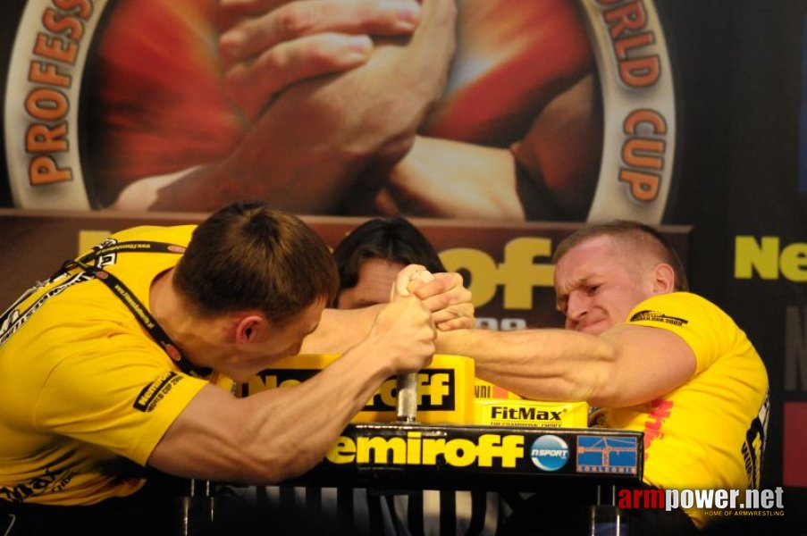 Nemiroff 2009 - Day 1 - Left hand # Siłowanie na ręce # Armwrestling # Armpower.net