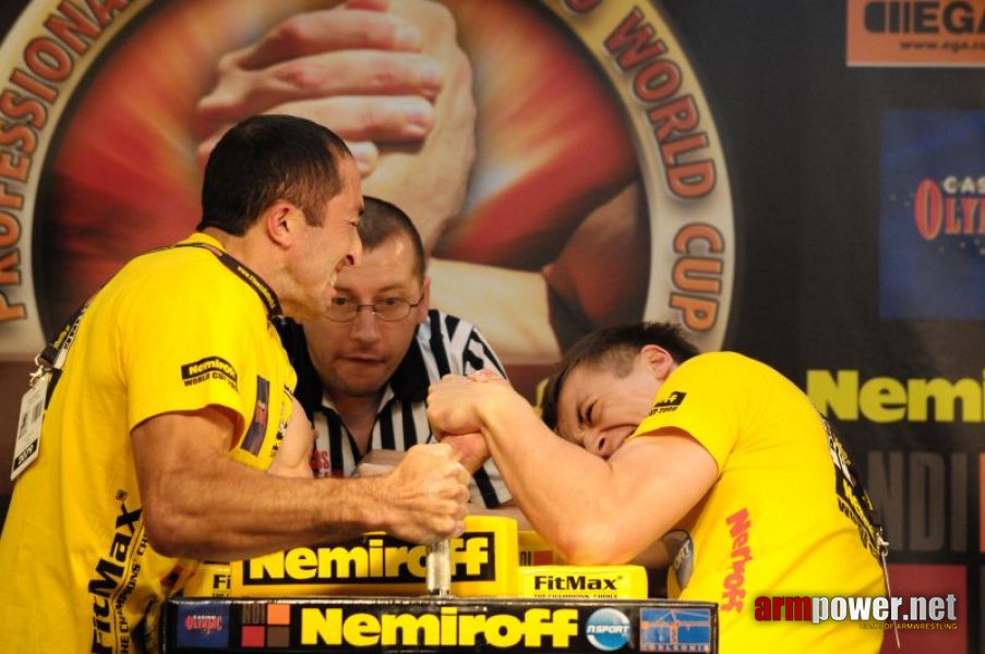 Nemiroff 2009 - Day 1 - Left hand # Siłowanie na ręce # Armwrestling # Armpower.net