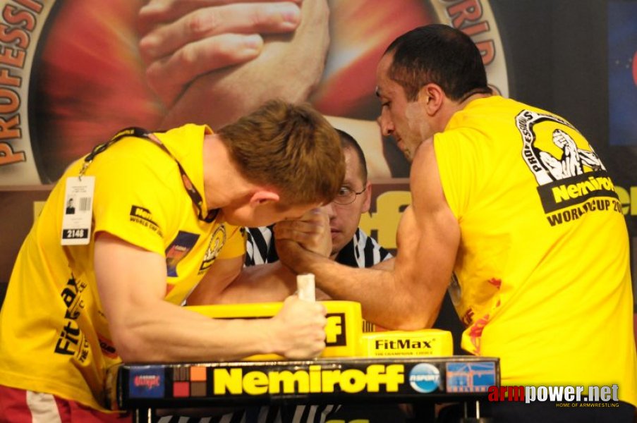 Nemiroff 2009 - Day 1 - Left hand # Siłowanie na ręce # Armwrestling # Armpower.net