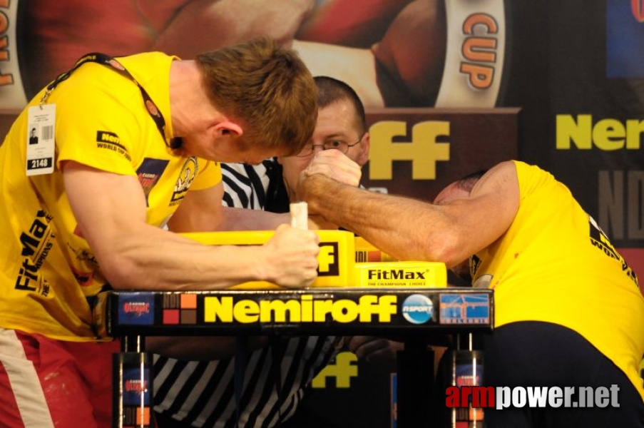 Nemiroff 2009 - Day 1 - Left hand # Siłowanie na ręce # Armwrestling # Armpower.net