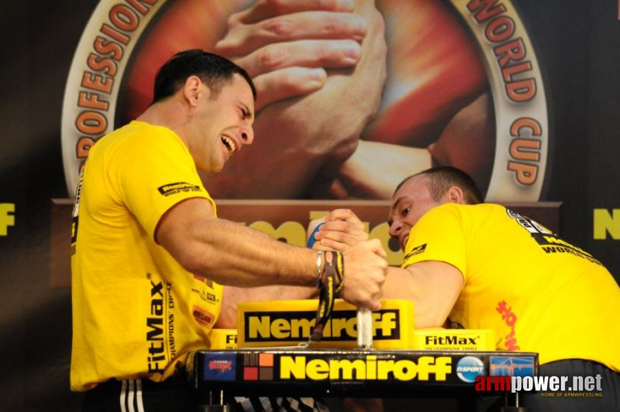 Nemiroff 2009 - Day 1 - Left hand # Siłowanie na ręce # Armwrestling # Armpower.net