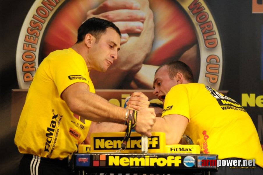 Nemiroff 2009 - Day 1 - Left hand # Siłowanie na ręce # Armwrestling # Armpower.net