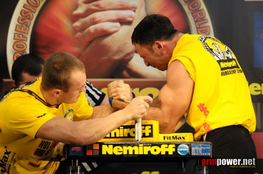 Nemiroff 2009 - Day 1 - Left hand # Siłowanie na ręce # Armwrestling # Armpower.net