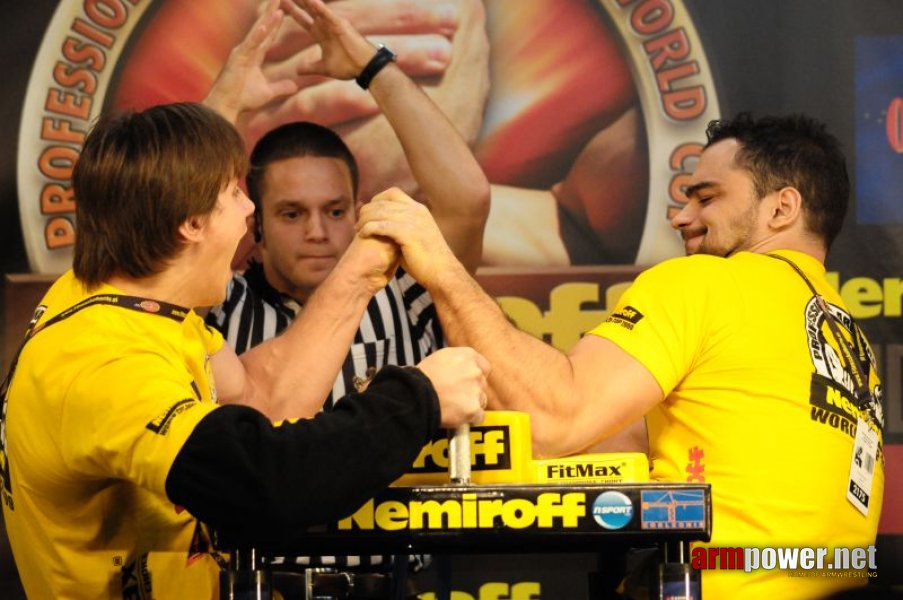 Nemiroff 2009 - Day 1 - Left hand # Siłowanie na ręce # Armwrestling # Armpower.net