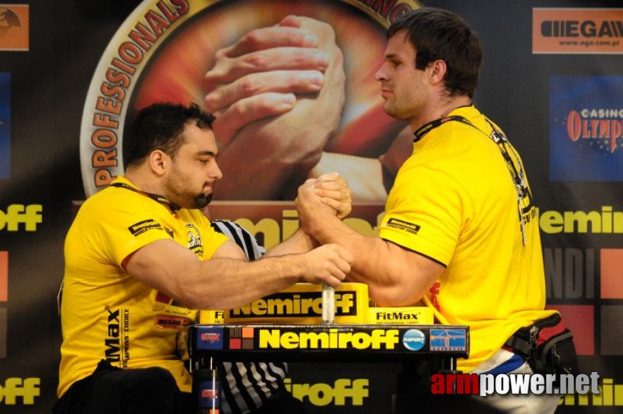 Nemiroff 2009 - Day 1 - Left hand # Siłowanie na ręce # Armwrestling # Armpower.net