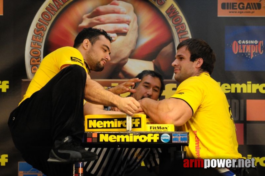 Nemiroff 2009 - Day 1 - Left hand # Siłowanie na ręce # Armwrestling # Armpower.net