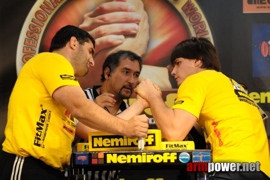 Nemiroff 2009 - Day 1 - Left hand # Siłowanie na ręce # Armwrestling # Armpower.net