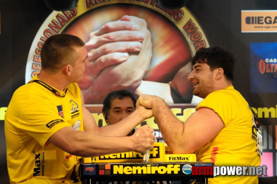 Nemiroff 2009 - Day 1 - Left hand # Siłowanie na ręce # Armwrestling # Armpower.net