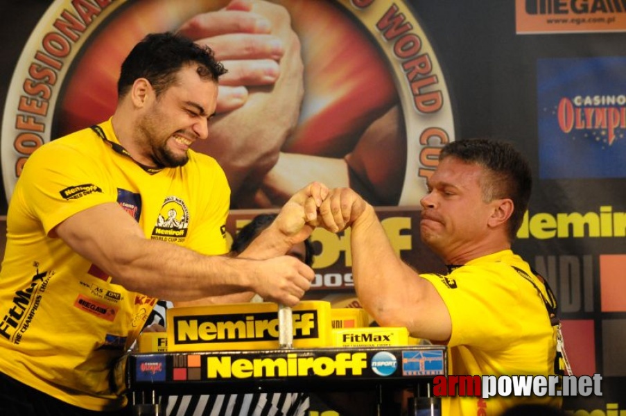 Nemiroff 2009 - Day 1 - Left hand # Siłowanie na ręce # Armwrestling # Armpower.net