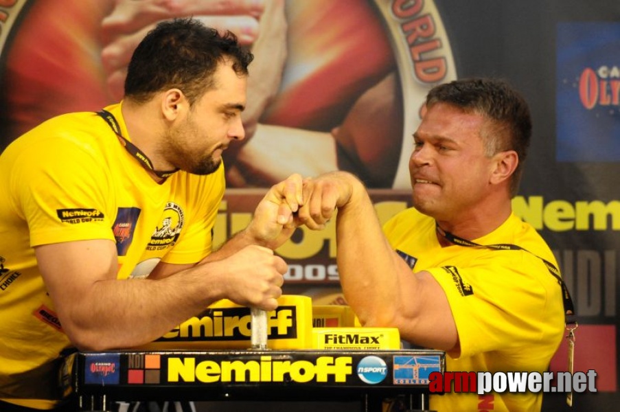 Nemiroff 2009 - Day 1 - Left hand # Siłowanie na ręce # Armwrestling # Armpower.net