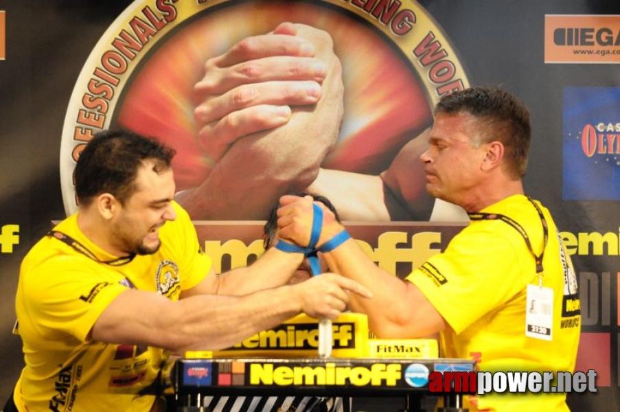 Nemiroff 2009 - Day 1 - Left hand # Siłowanie na ręce # Armwrestling # Armpower.net