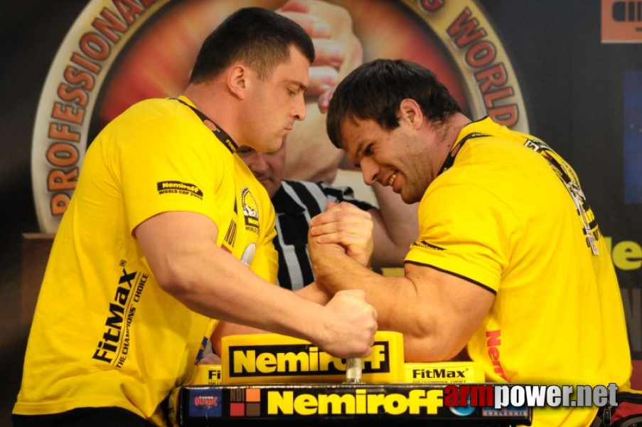 Nemiroff 2009 - Day 1 - Left hand # Siłowanie na ręce # Armwrestling # Armpower.net