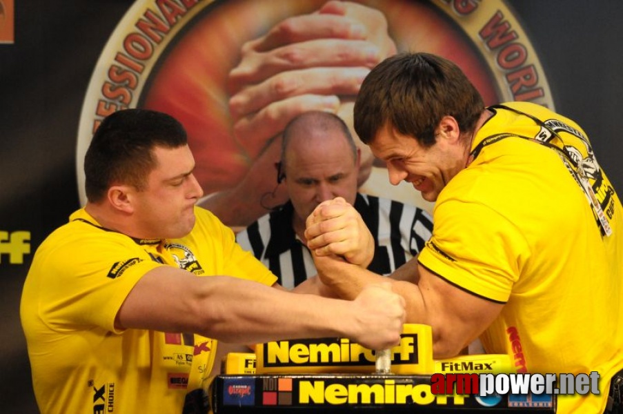 Nemiroff 2009 - Day 1 - Left hand # Siłowanie na ręce # Armwrestling # Armpower.net