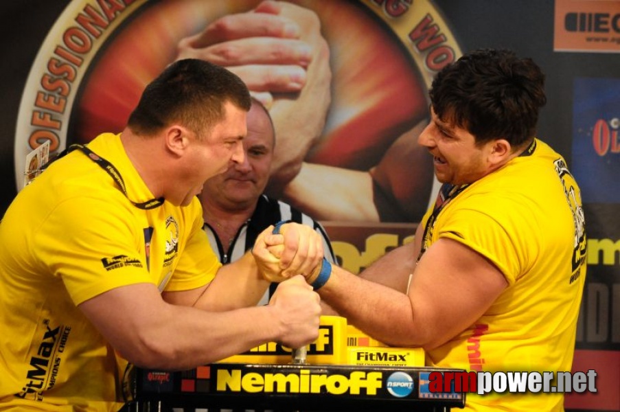 Nemiroff 2009 - Day 1 - Left hand # Siłowanie na ręce # Armwrestling # Armpower.net