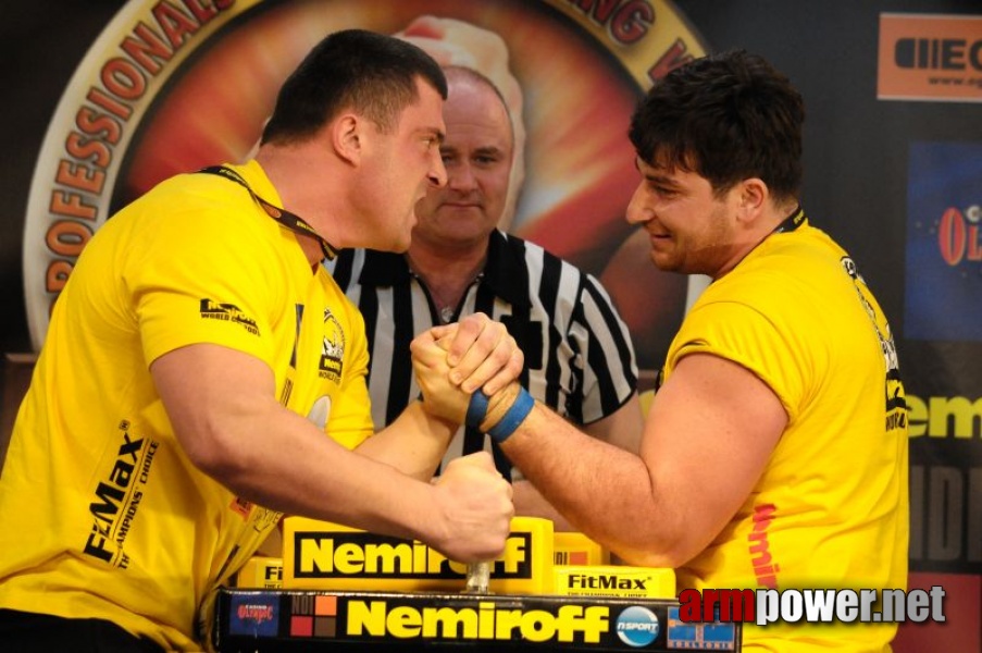 Nemiroff 2009 - Day 1 - Left hand # Siłowanie na ręce # Armwrestling # Armpower.net