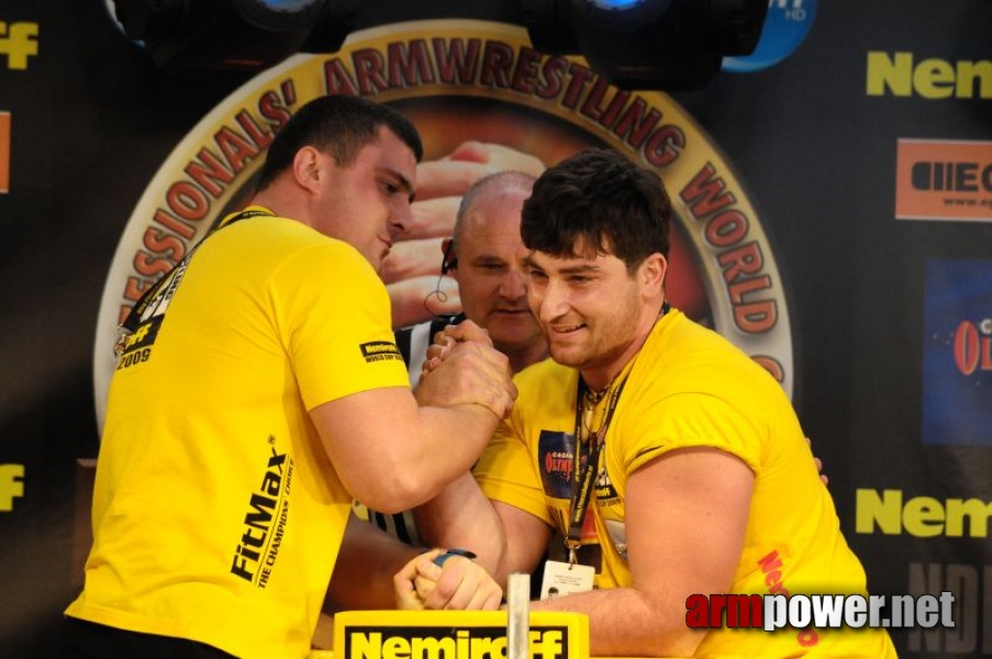 Nemiroff 2009 - Day 1 - Left hand # Siłowanie na ręce # Armwrestling # Armpower.net