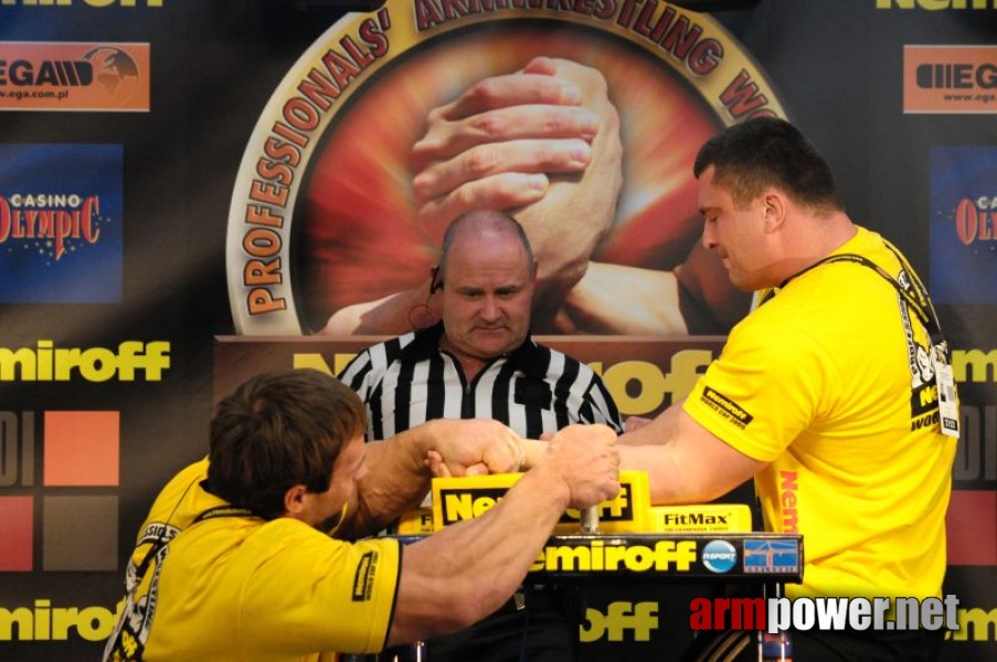 Nemiroff 2009 - Day 1 - Left hand # Siłowanie na ręce # Armwrestling # Armpower.net