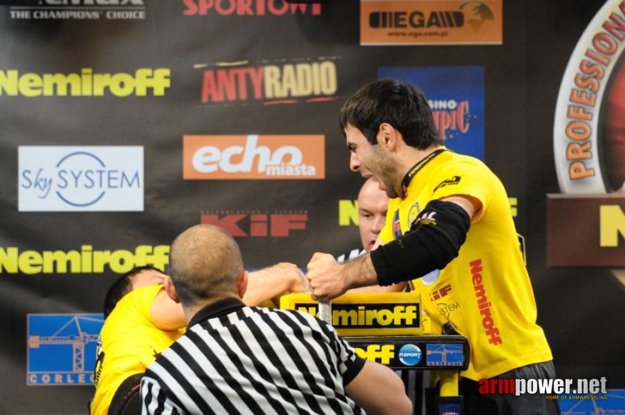 Nemiroff 2009 - Day 2 - Right hand # Siłowanie na ręce # Armwrestling # Armpower.net