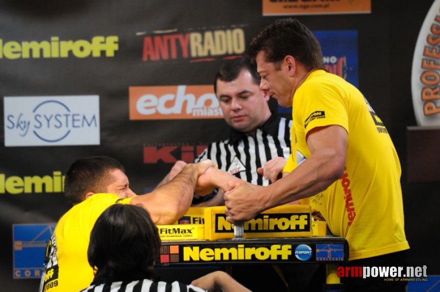 Nemiroff 2009 - Day 2 - Right hand # Siłowanie na ręce # Armwrestling # Armpower.net