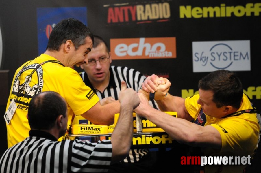 Nemiroff 2009 - Day 2 - Right hand # Siłowanie na ręce # Armwrestling # Armpower.net