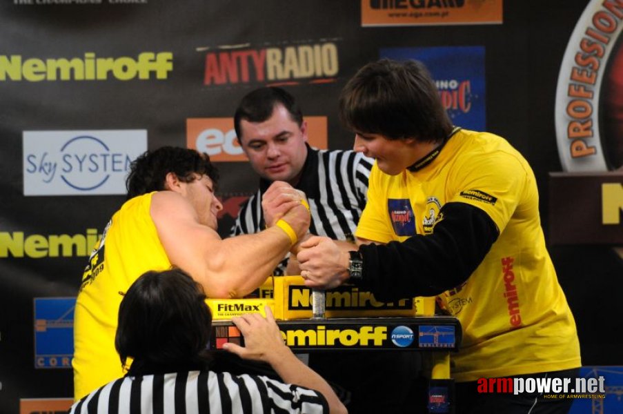 Nemiroff 2009 - Day 2 - Right hand # Siłowanie na ręce # Armwrestling # Armpower.net