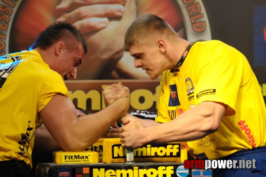 Nemiroff 2009 - Day 2 - Right hand # Siłowanie na ręce # Armwrestling # Armpower.net