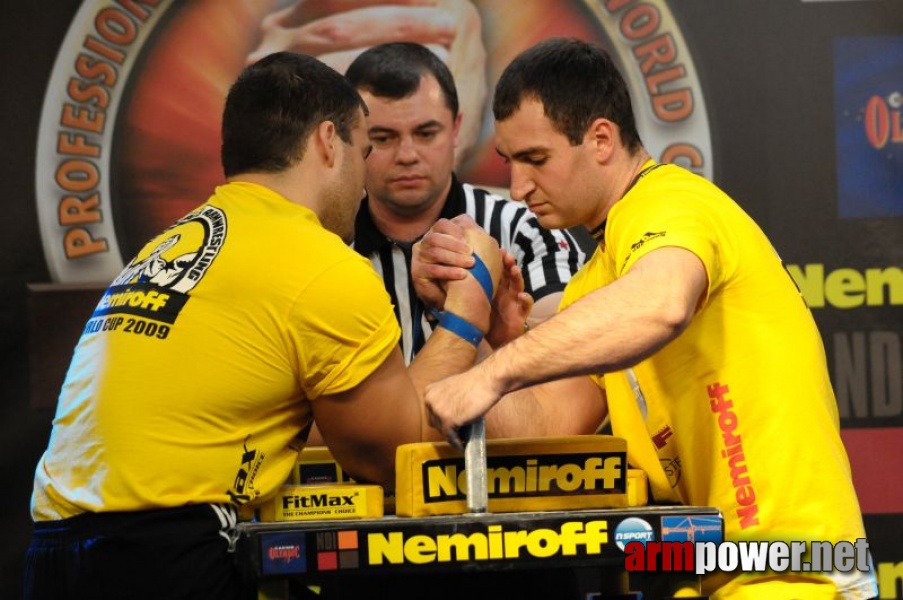 Nemiroff 2009 - Day 2 - Right hand # Siłowanie na ręce # Armwrestling # Armpower.net