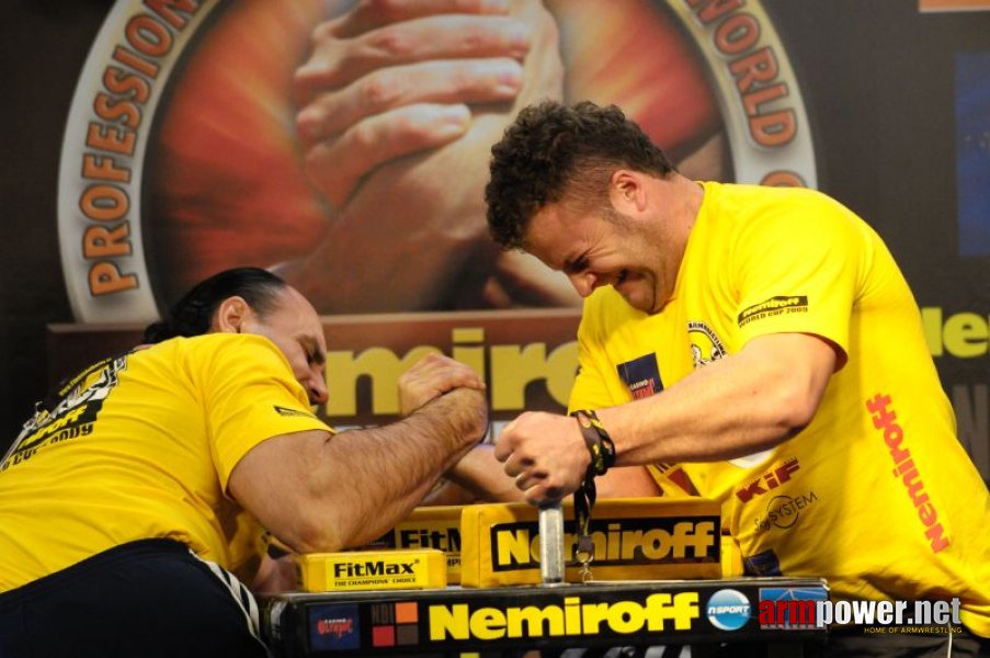 Nemiroff 2009 - Day 2 - Right hand # Siłowanie na ręce # Armwrestling # Armpower.net