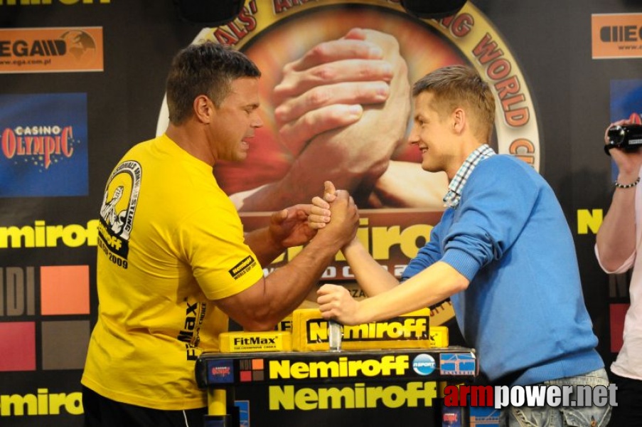 Nemiroff 2009 - Day 2 - Right hand # Siłowanie na ręce # Armwrestling # Armpower.net