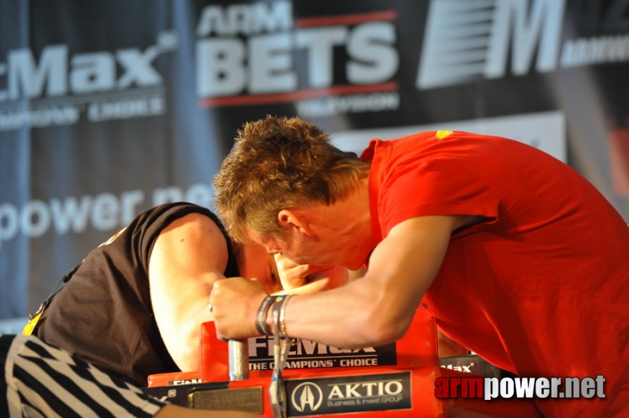 Mistrzostwa Polski 2011 - prawa reka # Siłowanie na ręce # Armwrestling # Armpower.net