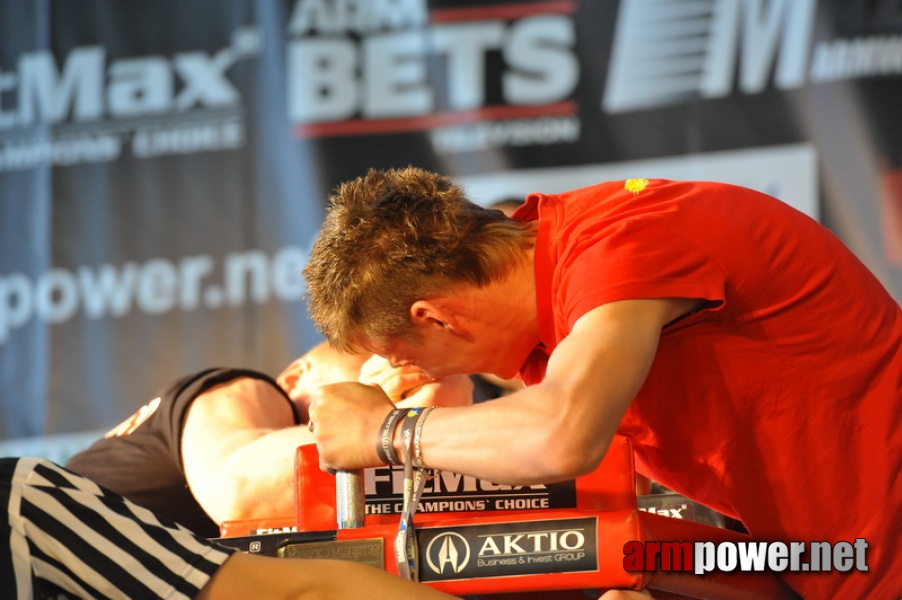 Mistrzostwa Polski 2011 - prawa reka # Siłowanie na ręce # Armwrestling # Armpower.net