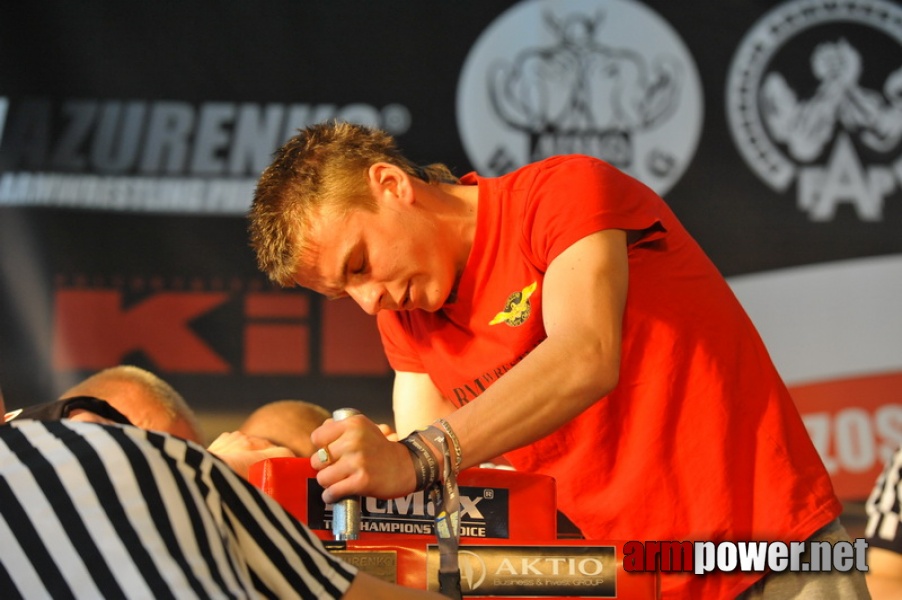 Mistrzostwa Polski 2011 - prawa reka # Siłowanie na ręce # Armwrestling # Armpower.net