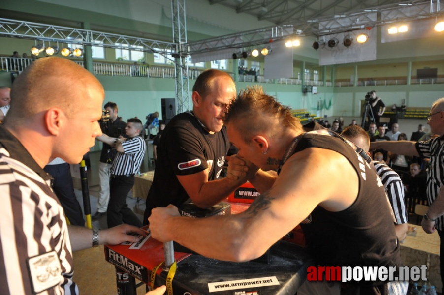 Mistrzostwa Polski 2011 - prawa reka # Siłowanie na ręce # Armwrestling # Armpower.net