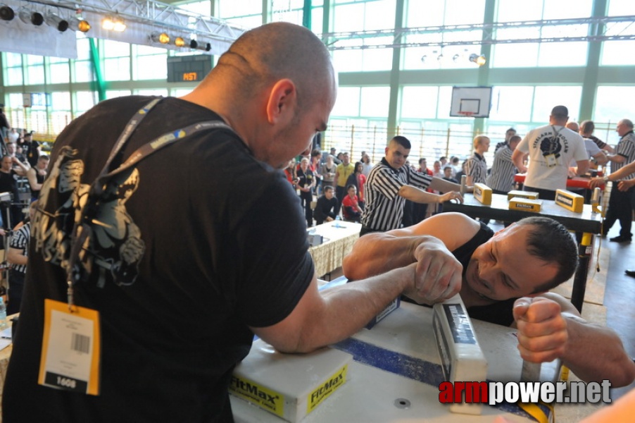 Mistrzostwa Polski 2011 - prawa reka # Siłowanie na ręce # Armwrestling # Armpower.net