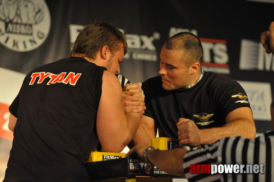 Mistrzostwa Polski 2011 - prawa reka # Siłowanie na ręce # Armwrestling # Armpower.net