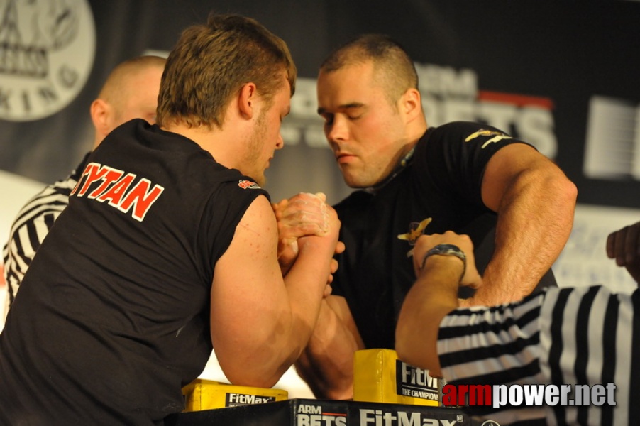 Mistrzostwa Polski 2011 - prawa reka # Siłowanie na ręce # Armwrestling # Armpower.net