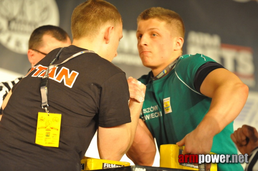 Mistrzostwa Polski 2011 - prawa reka # Siłowanie na ręce # Armwrestling # Armpower.net